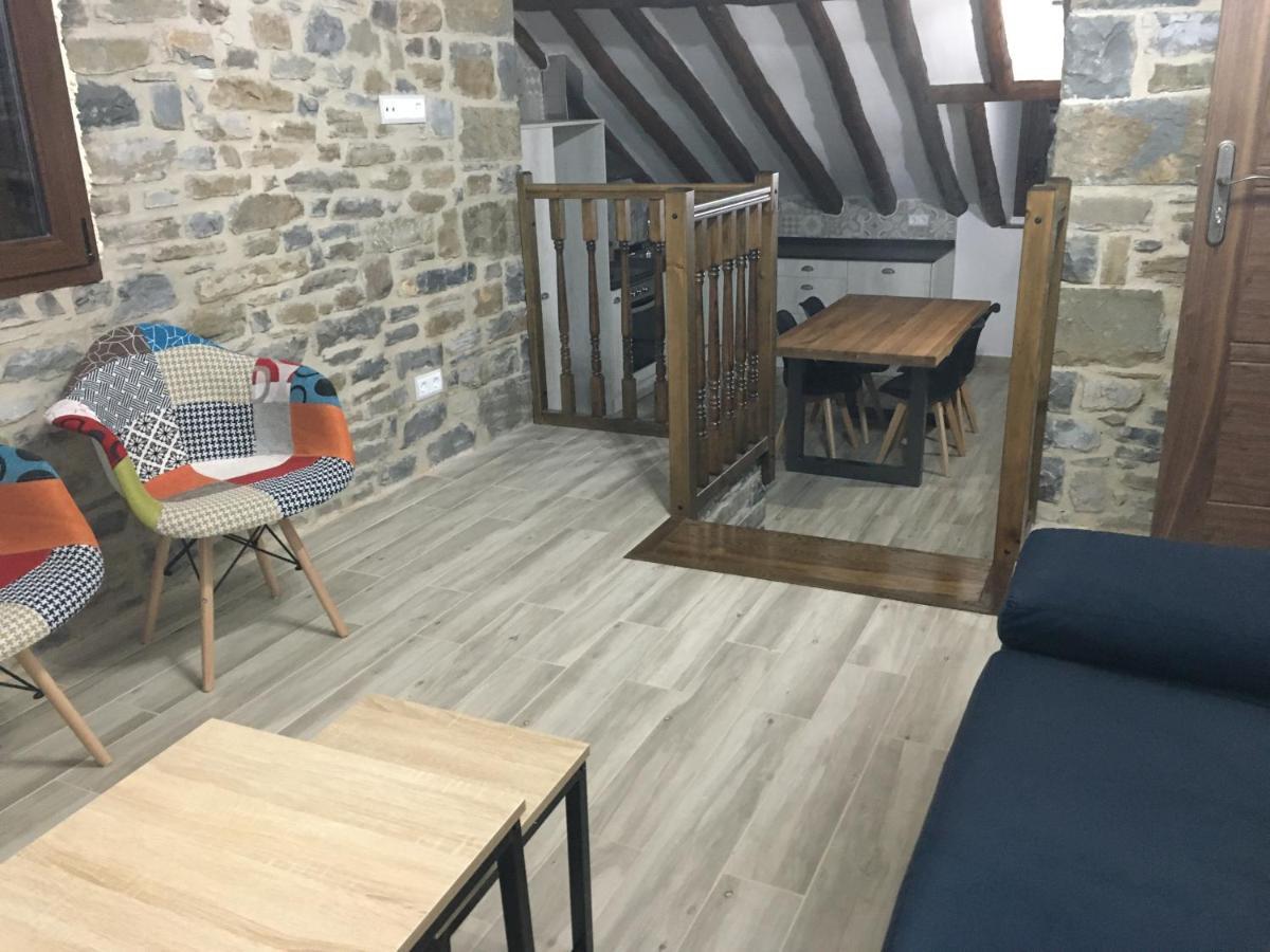 Apartamentos Bajo Pena Apartamentos Sanlorien El Pueyo de Araguás Esterno foto