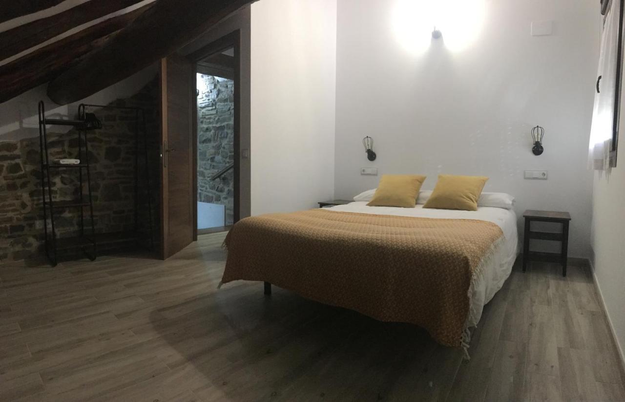 Apartamentos Bajo Pena Apartamentos Sanlorien El Pueyo de Araguás Esterno foto