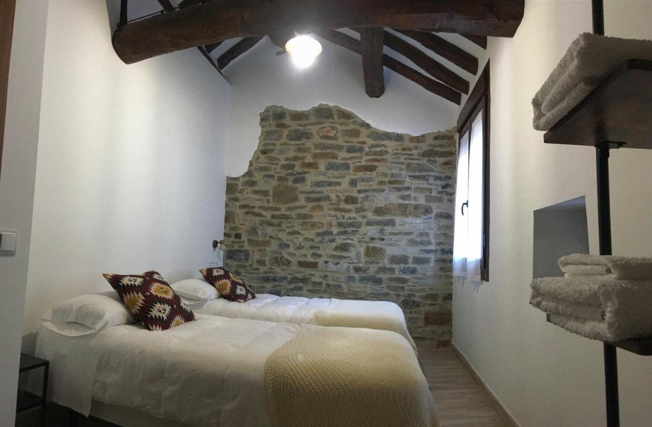 Apartamentos Bajo Pena Apartamentos Sanlorien El Pueyo de Araguás Esterno foto