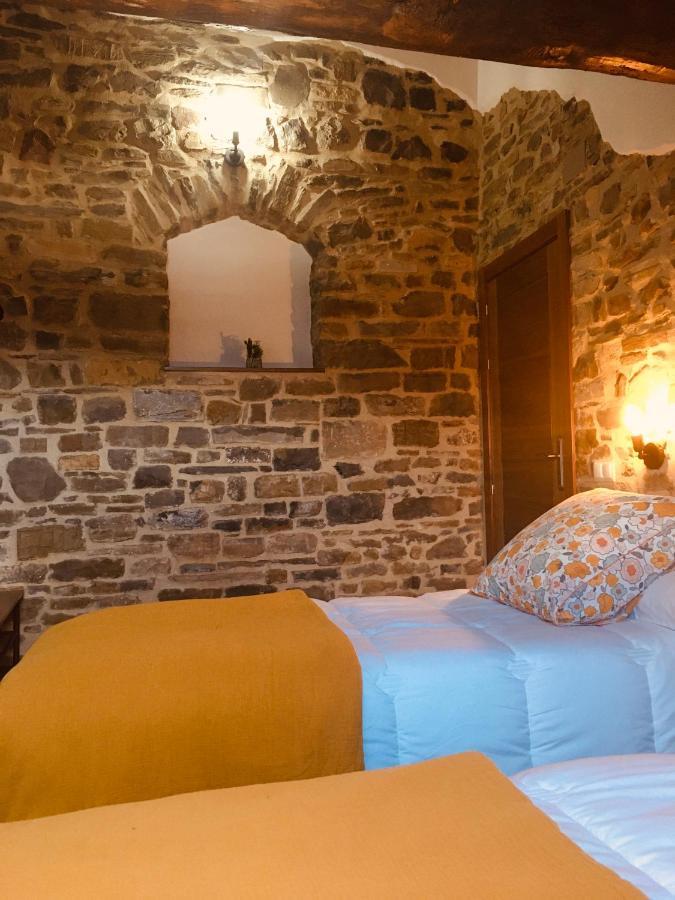 Apartamentos Bajo Pena Apartamentos Sanlorien El Pueyo de Araguás Esterno foto