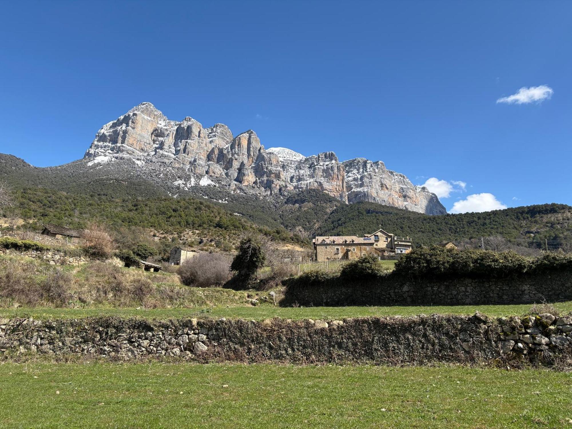 Apartamentos Bajo Pena Apartamentos Sanlorien El Pueyo de Araguás Esterno foto